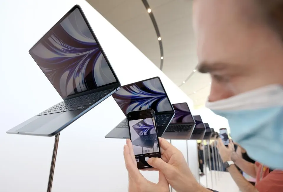 Service MacBook Tidak Harus Mahal. Ini Tipe dan Cara Pilih MacBook yang Tepat